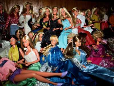 La collezione privata del napoletano Pietro: si tratta di Barbie prodotte tra il 1967 a il 1987